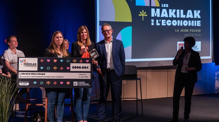 Mélanie Borgolotto, gérante d'une librairie, récompensée lors de la soirée Makilak, organisée par la CCI Bayonne Pays Basque.